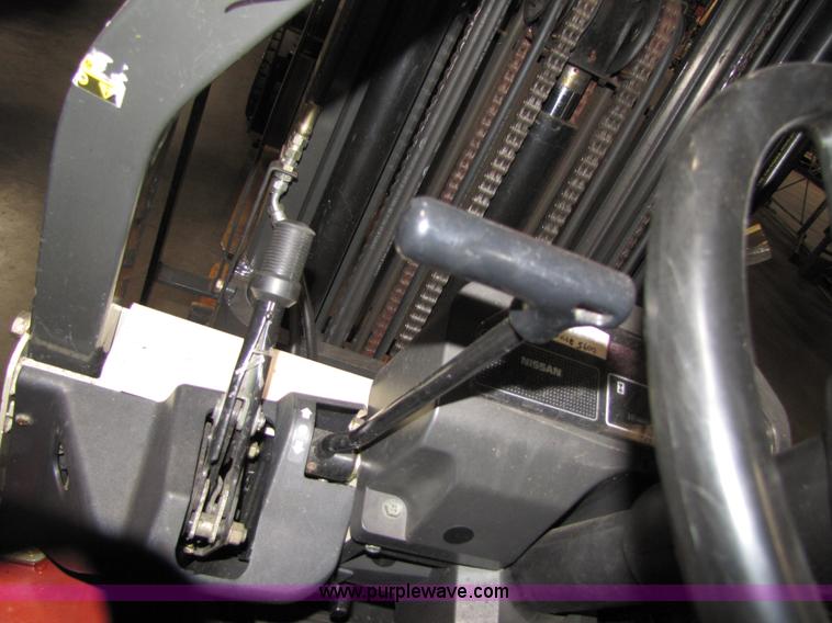 image for item 5072 2004 Nissan 50 forklift