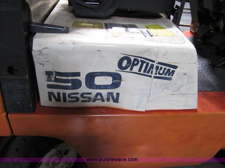 image for item 5072 2004 Nissan 50 forklift