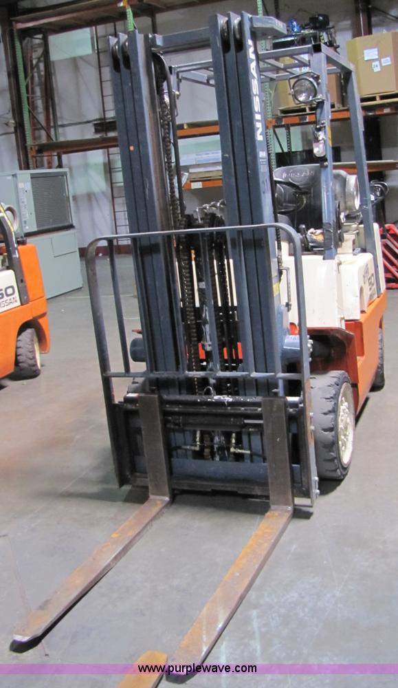 image for item 5073 2001 Nissan 50 forklift