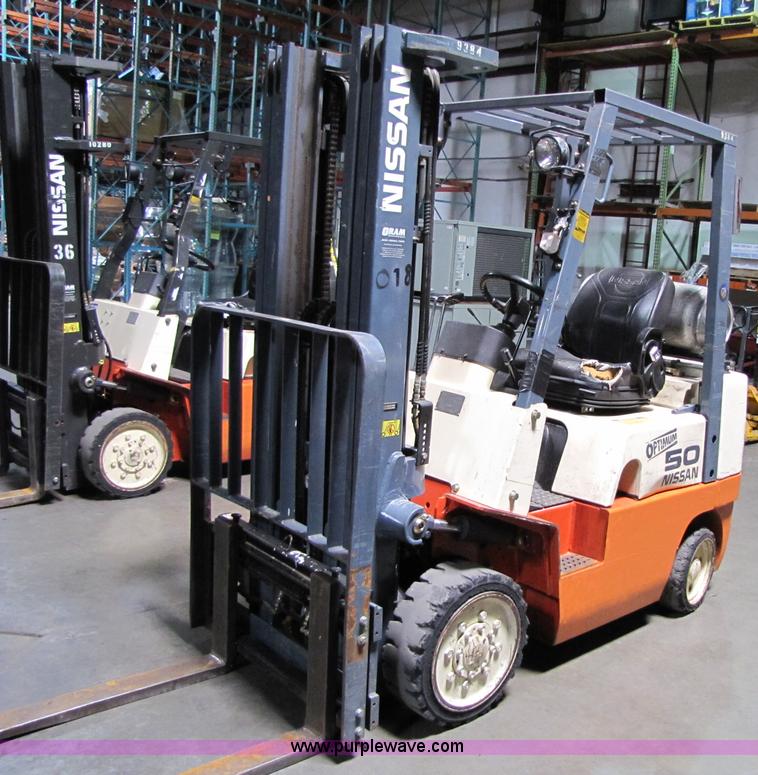 image for item 5073 2001 Nissan 50 forklift