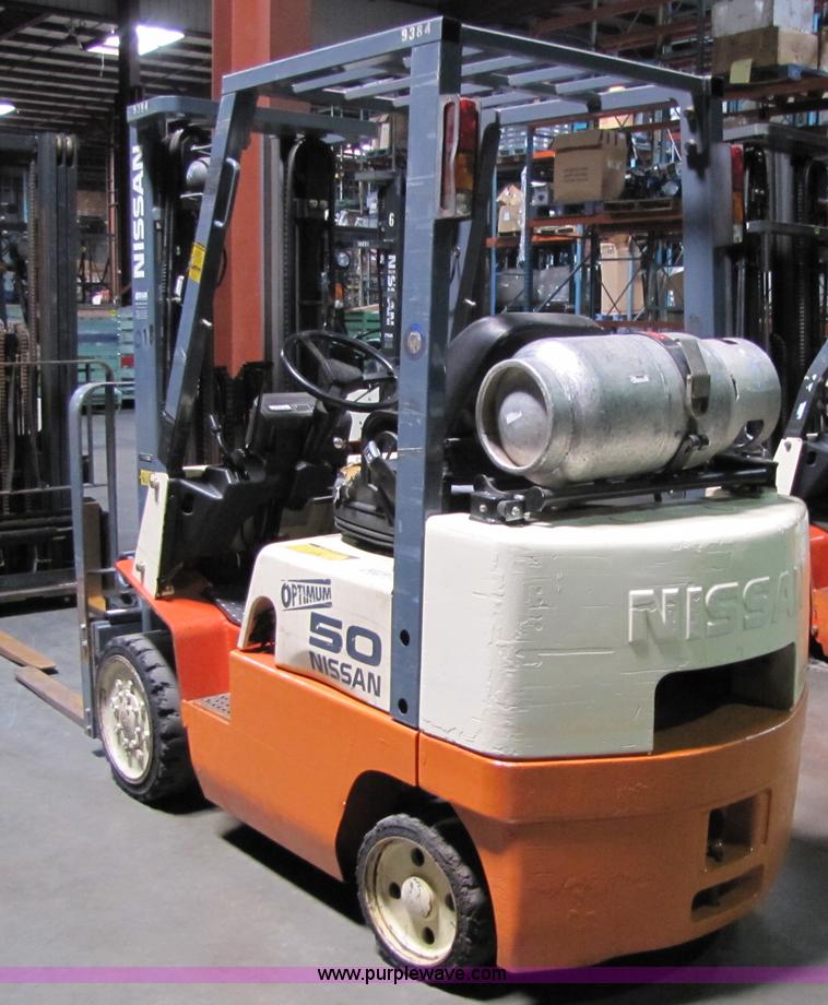 image for item 5073 2001 Nissan 50 forklift