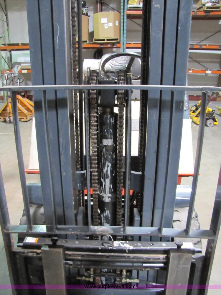 image for item 5073 2001 Nissan 50 forklift