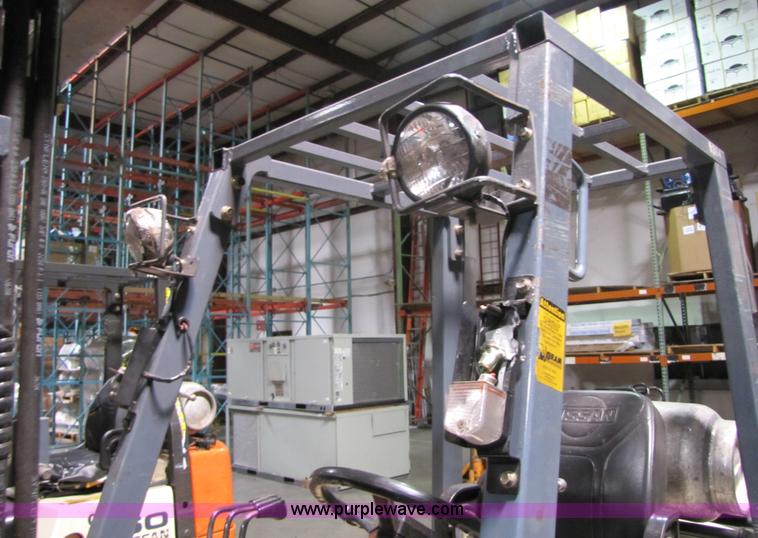 image for item 5073 2001 Nissan 50 forklift