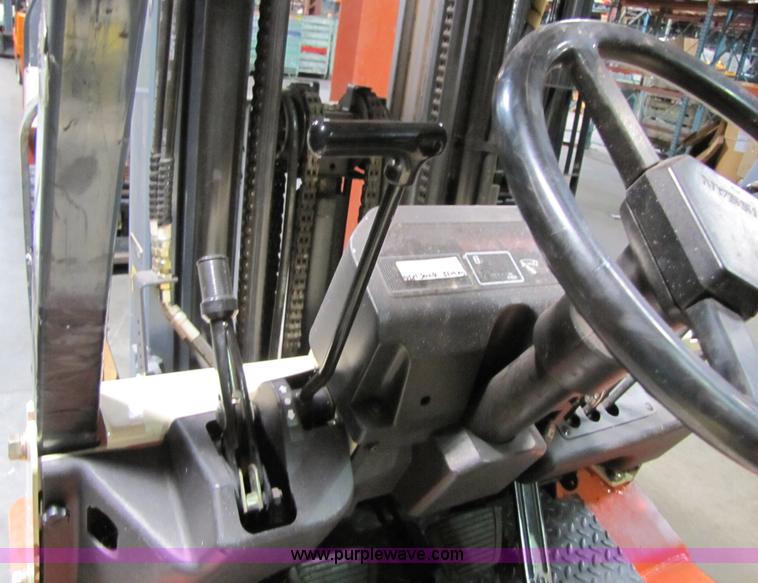 image for item 5073 2001 Nissan 50 forklift