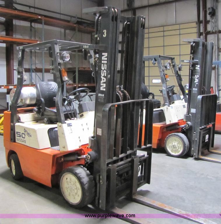 image for item 5074 2002 Nissan 50 forklift