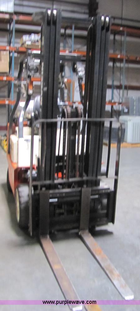 image for item 5074 2002 Nissan 50 forklift