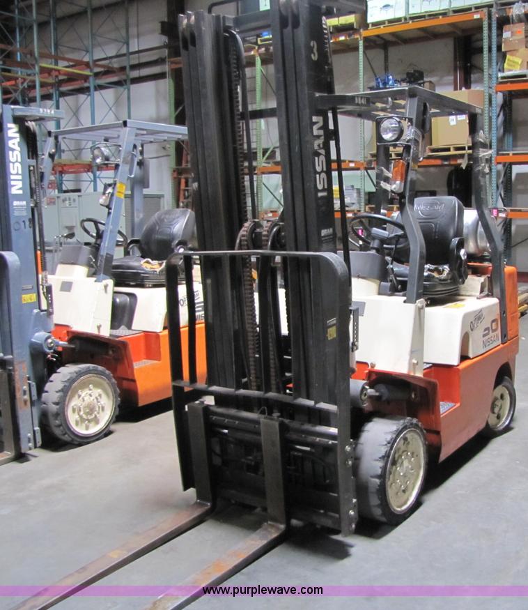 image for item 5074 2002 Nissan 50 forklift