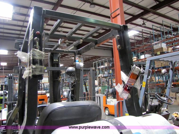 image for item 5074 2002 Nissan 50 forklift