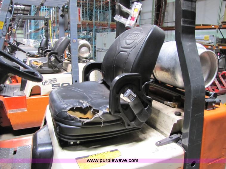 image for item 5074 2002 Nissan 50 forklift