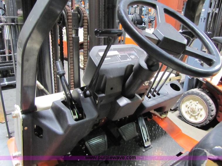 image for item 5074 2002 Nissan 50 forklift