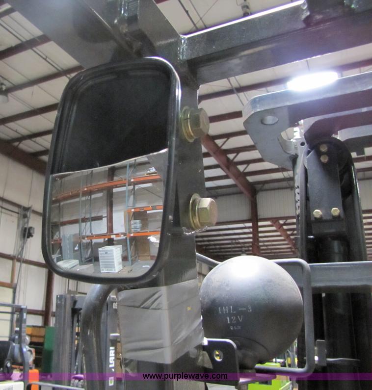 image for item 5074 2002 Nissan 50 forklift