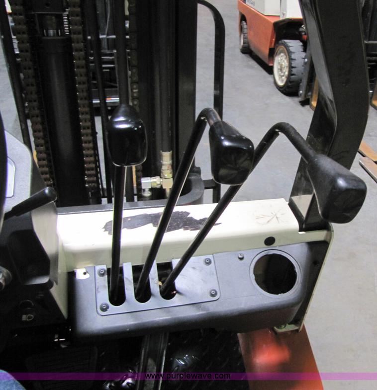 image for item 5074 2002 Nissan 50 forklift