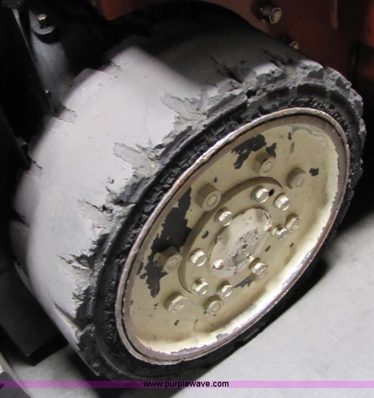 image for item 5074 2002 Nissan 50 forklift