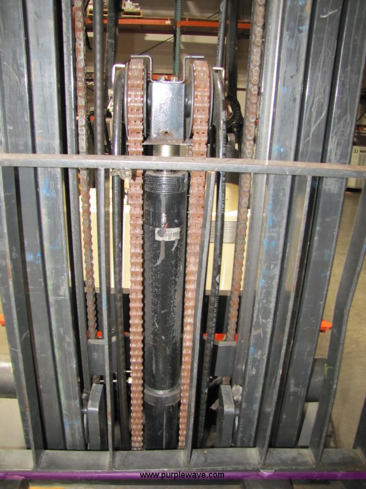 image for item 5075 2002 Nissan 50 forklift