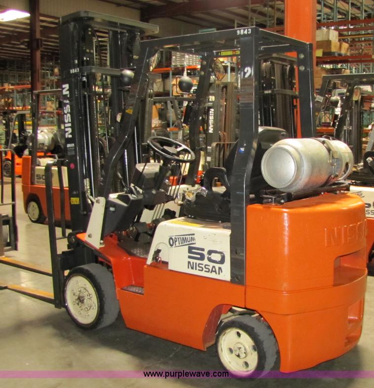 image for item 5075 2002 Nissan 50 forklift