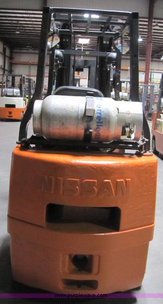 image for item 5075 2002 Nissan 50 forklift