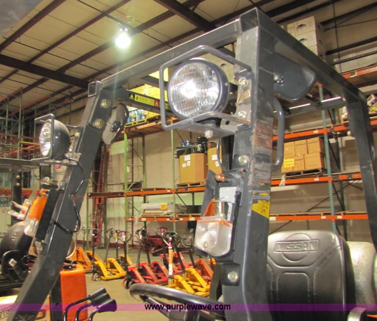 image for item 5075 2002 Nissan 50 forklift