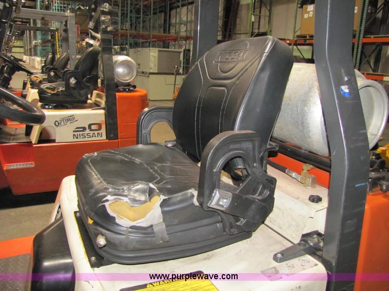 image for item 5075 2002 Nissan 50 forklift