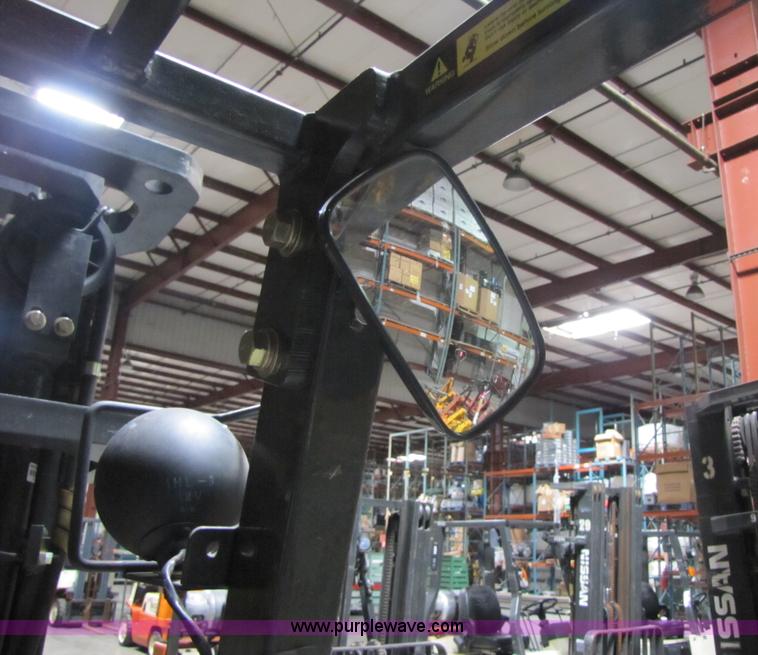 image for item 5075 2002 Nissan 50 forklift