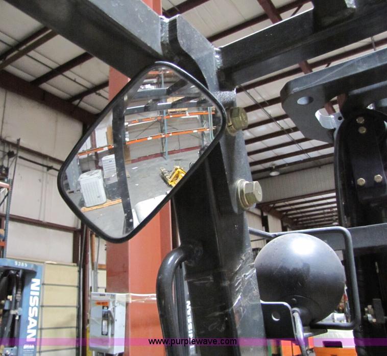 image for item 5075 2002 Nissan 50 forklift