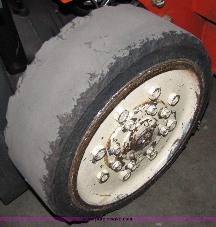 image for item 5075 2002 Nissan 50 forklift