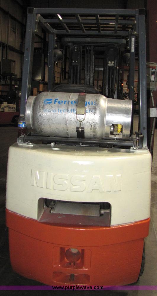 image for item 5076 2001 Nissan 50 forklift