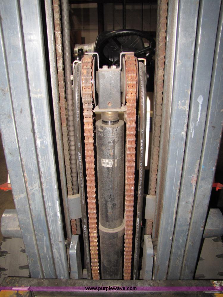 image for item 5076 2001 Nissan 50 forklift