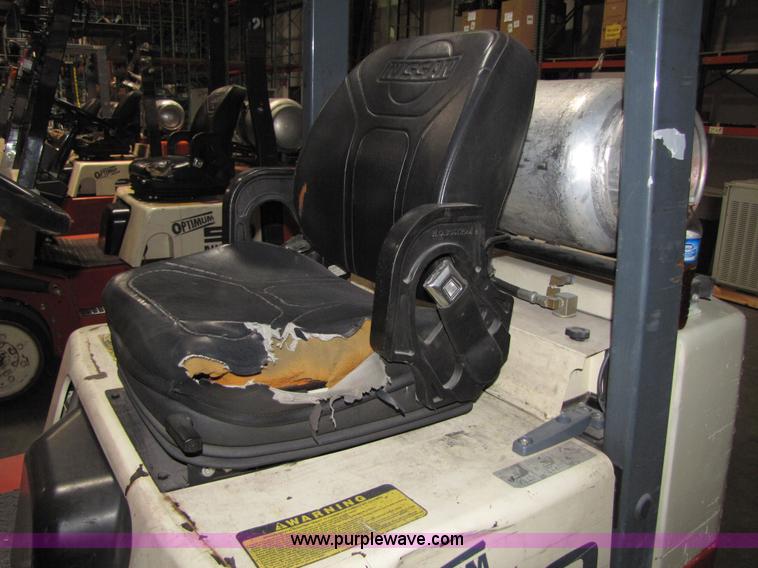 image for item 5076 2001 Nissan 50 forklift
