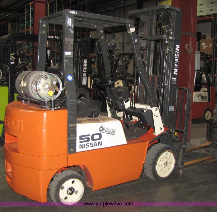image for item 5077 2002 Nissan 50 forklift