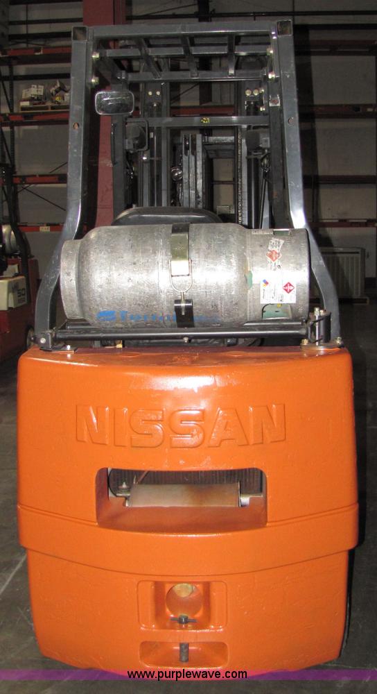 image for item 5077 2002 Nissan 50 forklift