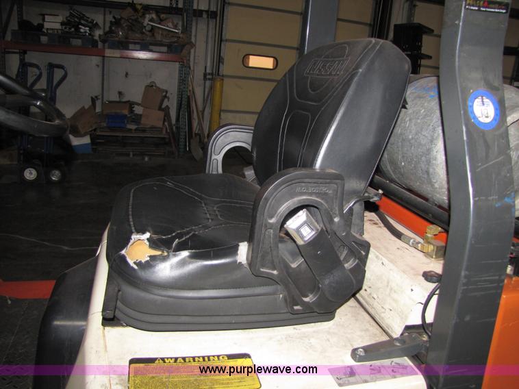 image for item 5077 2002 Nissan 50 forklift