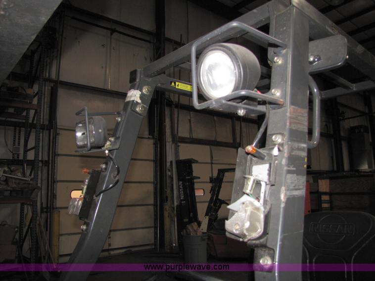 image for item 5077 2002 Nissan 50 forklift