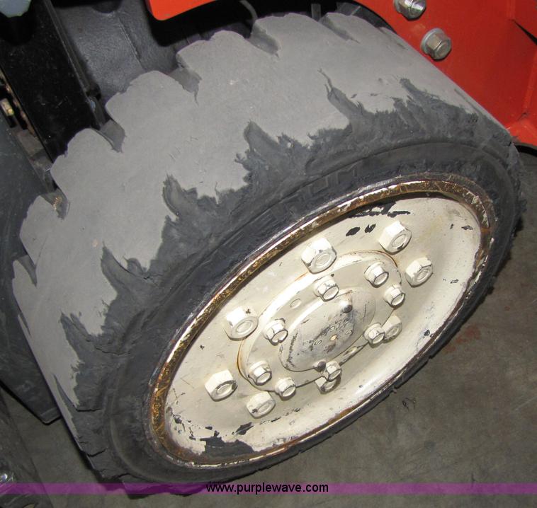 image for item 5077 2002 Nissan 50 forklift