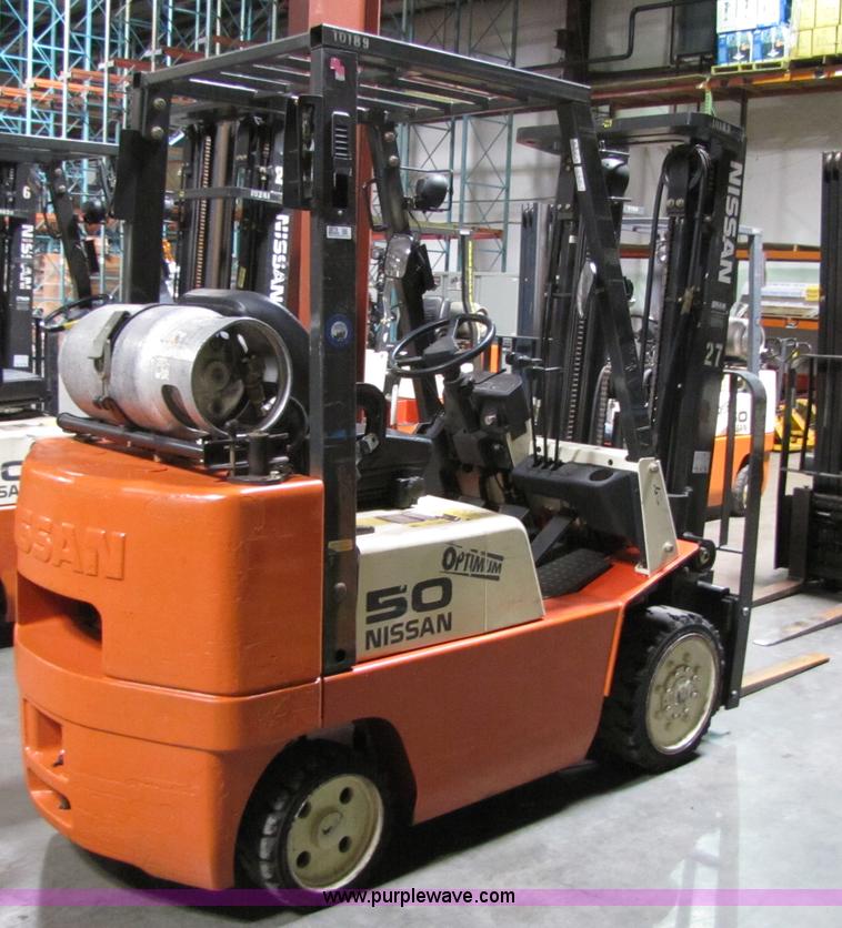 image for item 5079 2003 Nissan 50 forklift