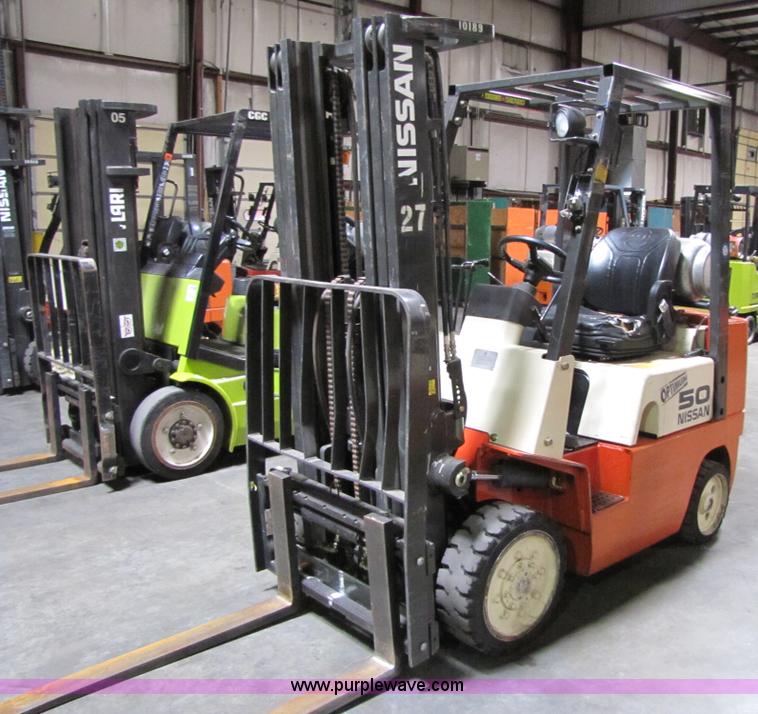 image for item 5079 2003 Nissan 50 forklift