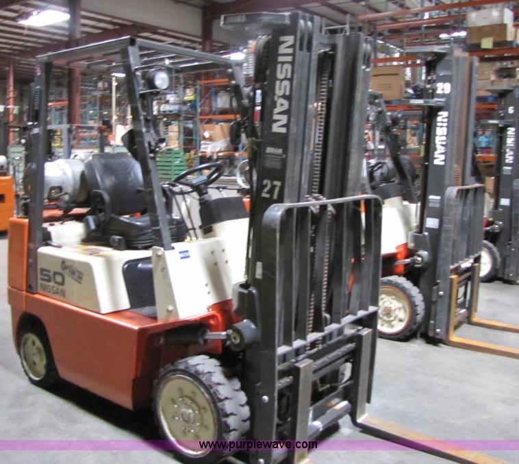 image for item 5079 2003 Nissan 50 forklift