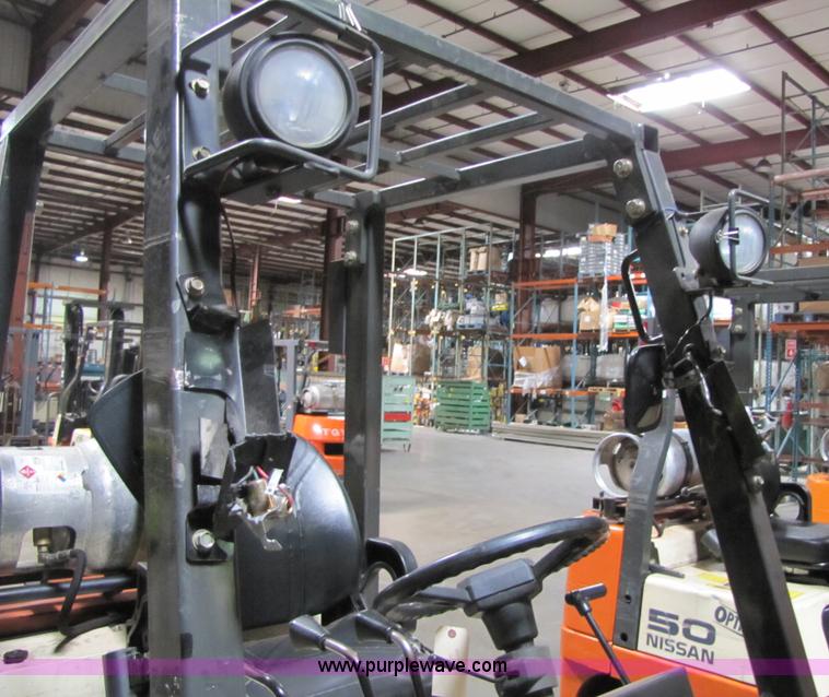 image for item 5079 2003 Nissan 50 forklift