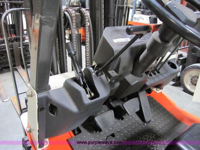 image for item 5079 2003 Nissan 50 forklift