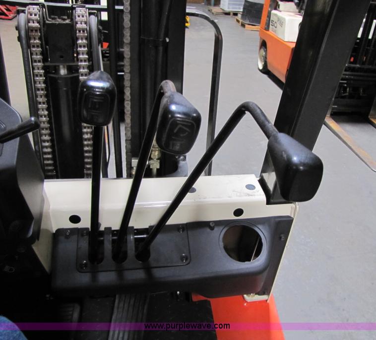 image for item 5079 2003 Nissan 50 forklift