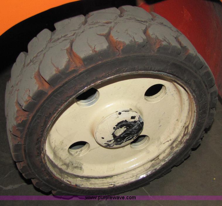 image for item 5079 2003 Nissan 50 forklift