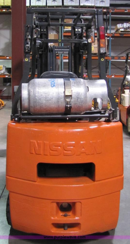 image for item 5080 2004 Nissan 50 forklift