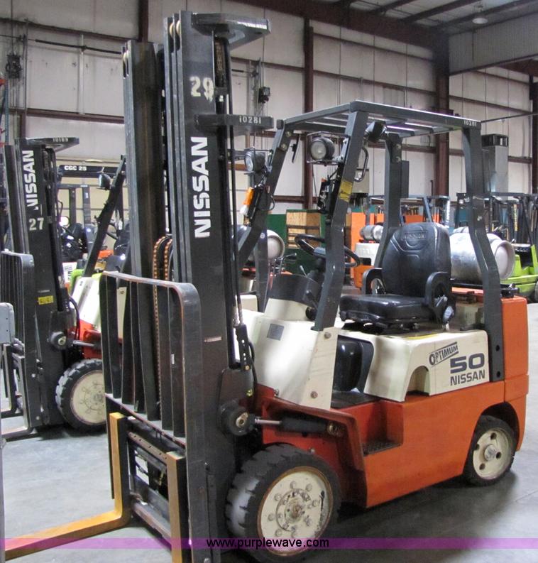image for item 5080 2004 Nissan 50 forklift