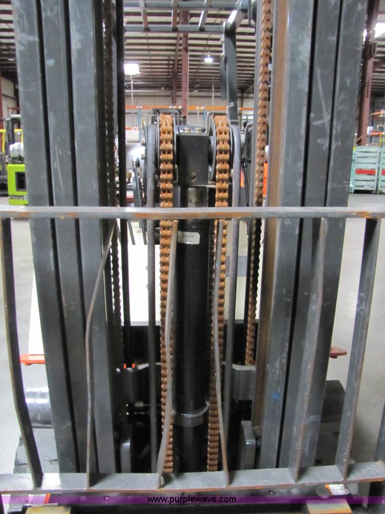 image for item 5080 2004 Nissan 50 forklift