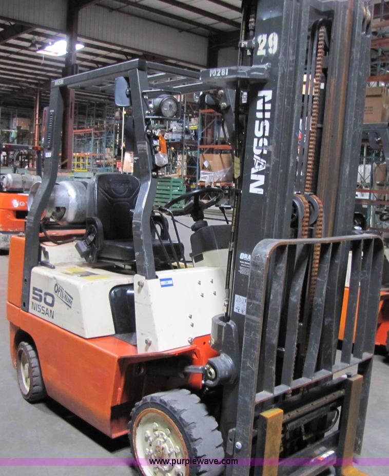 image for item 5080 2004 Nissan 50 forklift