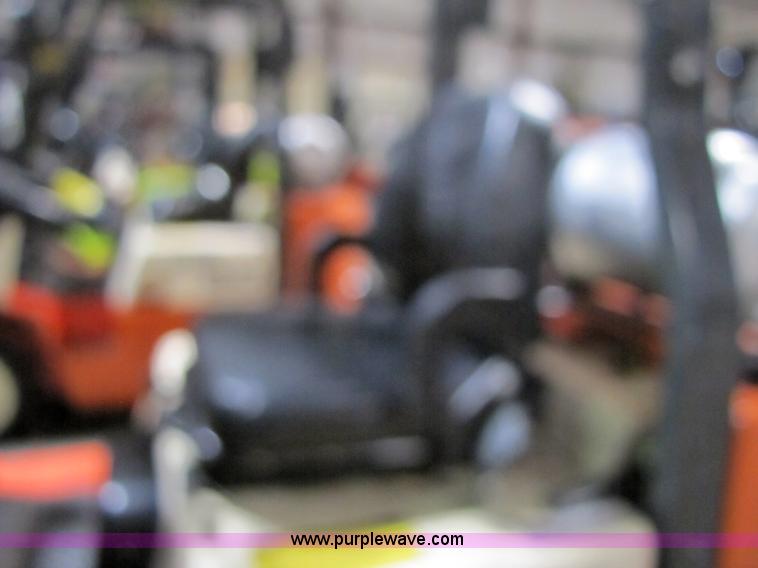 image for item 5080 2004 Nissan 50 forklift