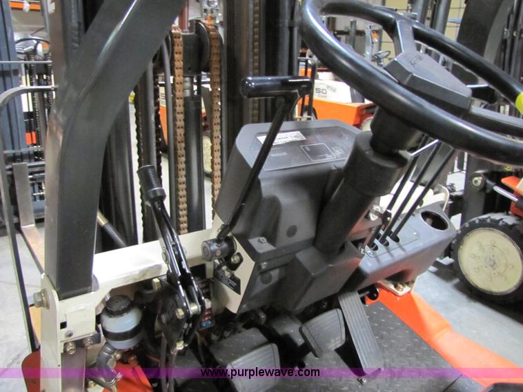 image for item 5080 2004 Nissan 50 forklift