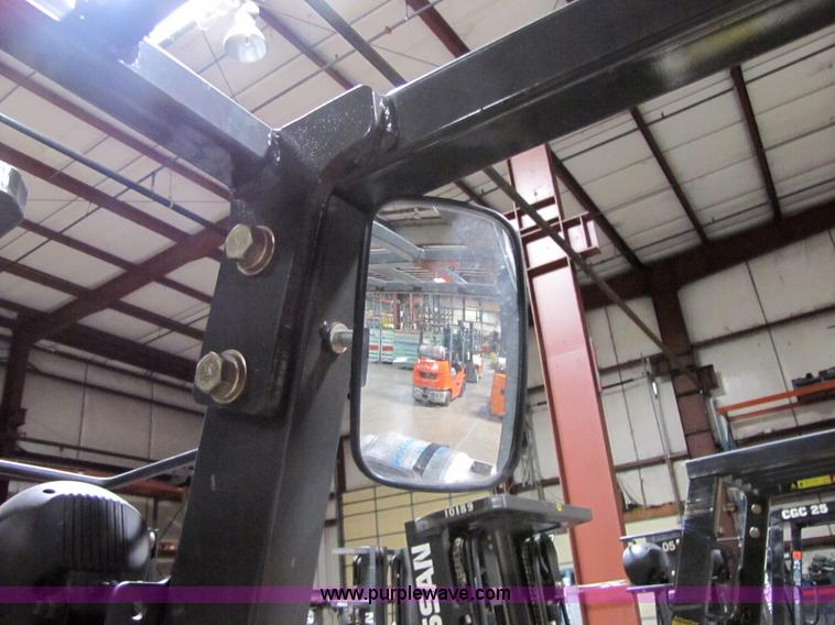 image for item 5080 2004 Nissan 50 forklift