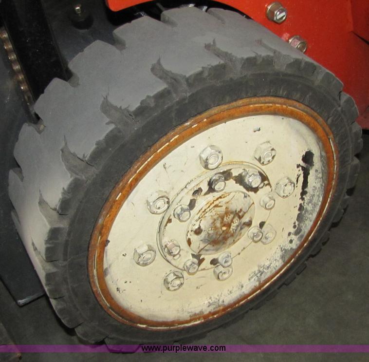 image for item 5080 2004 Nissan 50 forklift