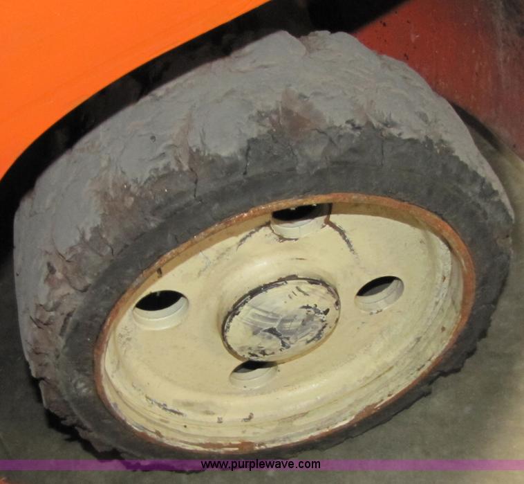 image for item 5080 2004 Nissan 50 forklift