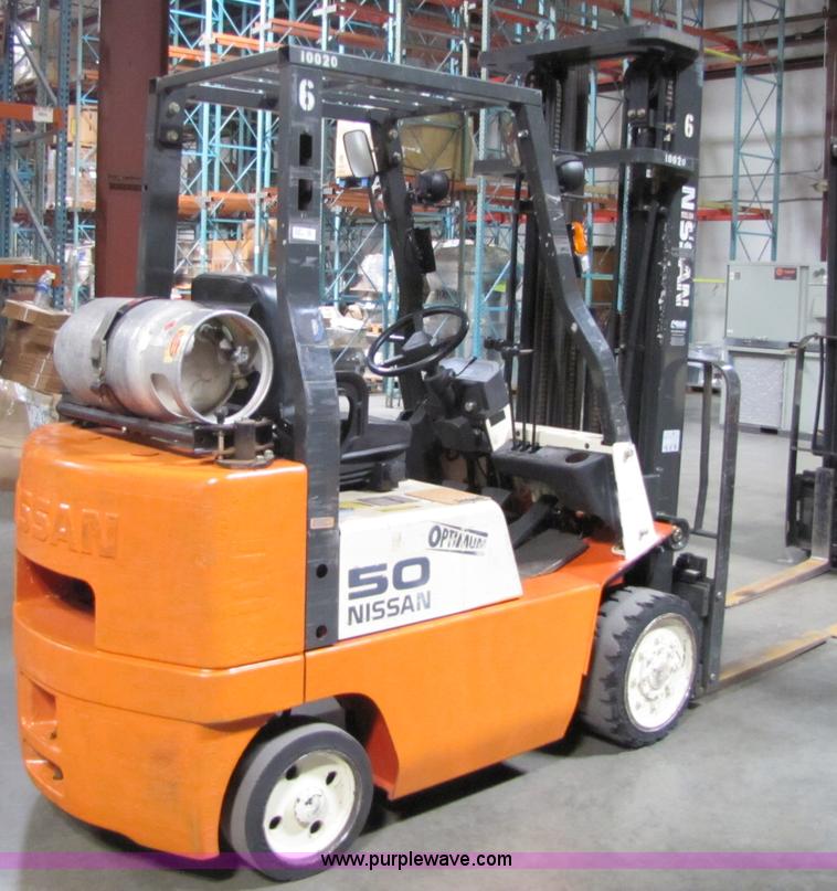 image for item 5081 2002 Nissan 50 forklift